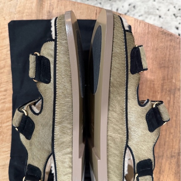 New Chanel Calf Hair Suede Shearling Dad Sandals Size 38 Beige - Picture 6 of 9